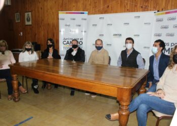 “Juntos” presentó su lista en el local partidario de la UCR (Videos)