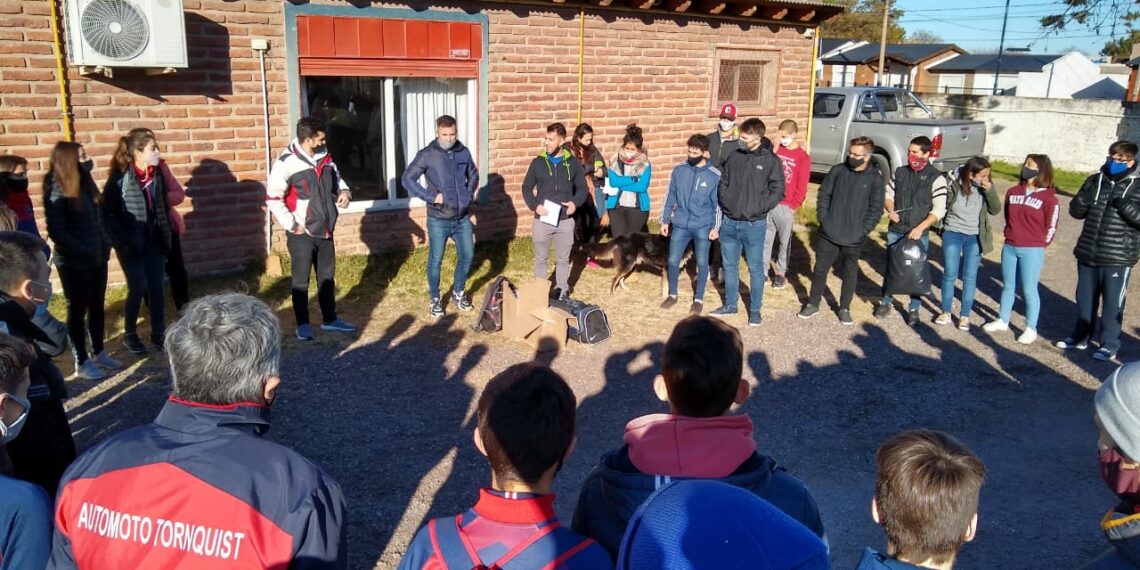 Más de 60 personas participan del timbreo para informar sobre la vacunación contra el Covid 19 y la separación de residuos domiciliarios