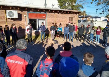 Más de 60 personas participan del timbreo para informar sobre la vacunación contra el Covid 19 y la separación de residuos domiciliarios