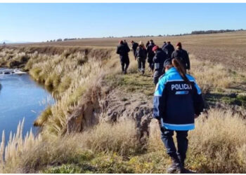CON PERROS ENTRENADOS Sigue la búsqueda de Gabriel García Gurrea en un campo de Chasicó