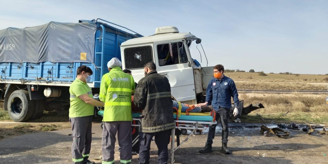 El choque de dos camiones en la Ruta 33 dejó como saldo una persona herida