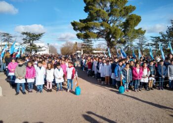 Alumnos de 4° grado de todo el distrito hicieron la “Promesa a la Bandera” (Videos)