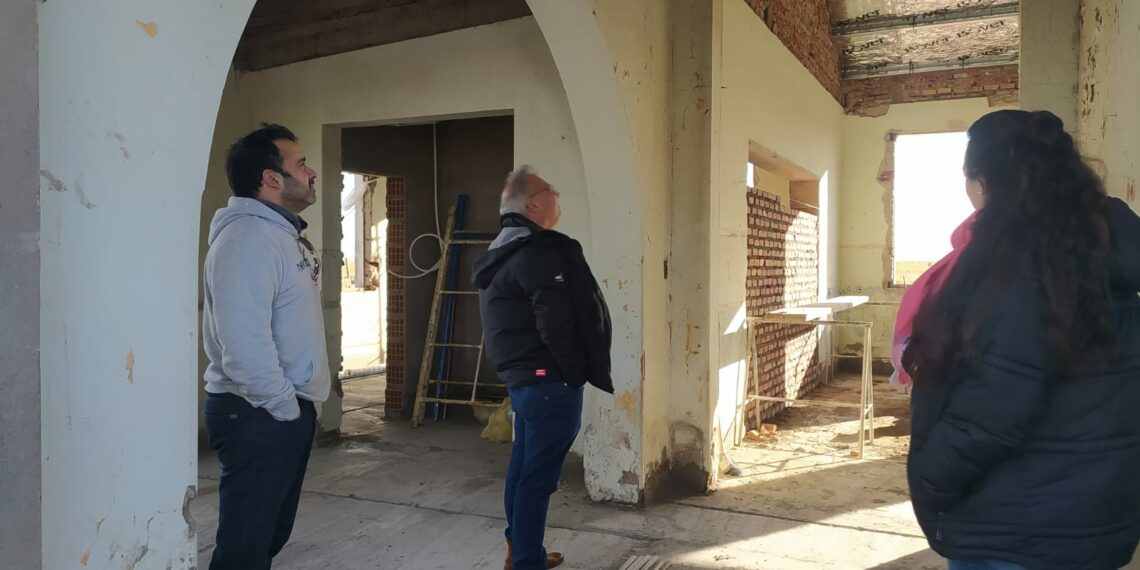 Bordoni recorrió el avance de las obras de la EP N°8 y Escuela Agraria de Villa Ventana
