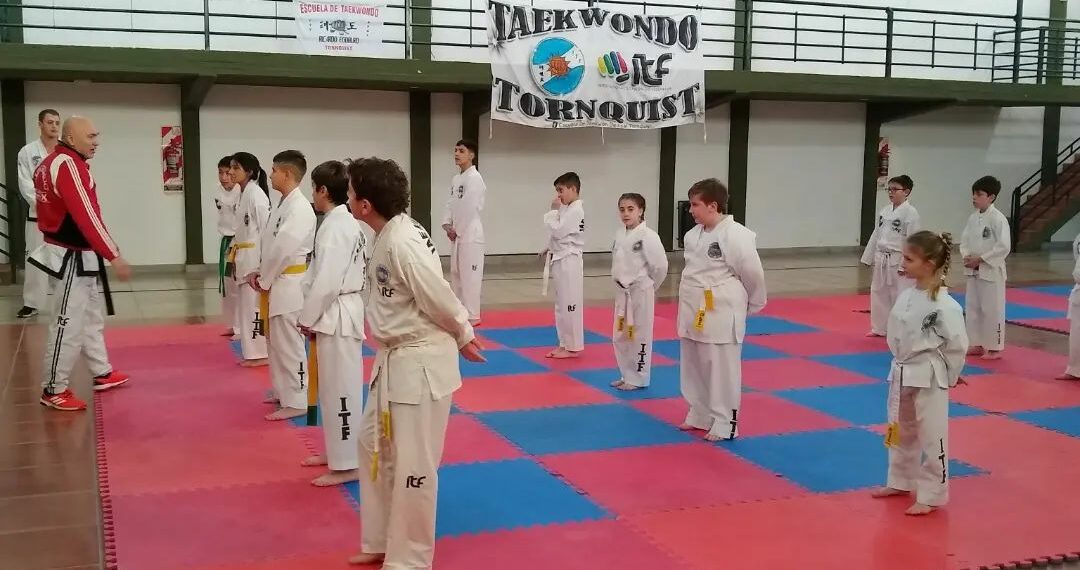 Ricardo Rieiro evaluó a los alumnos de la Escuela de Taekwon-do “Ricardo Egoburo” (Video)