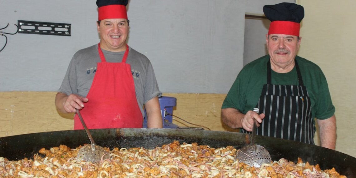 Se realizó con éxito la tradicional paella de la Asociación Española