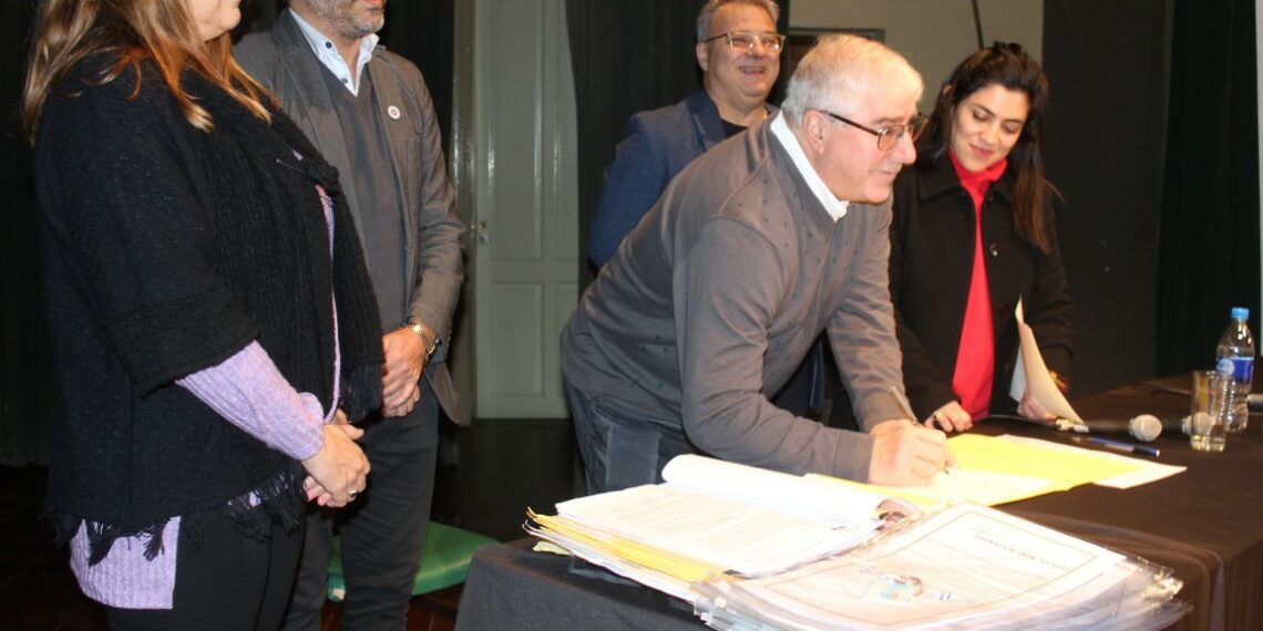 Carlos Bianco y Sergio Bordoni entregaron escrituras en Tornquist