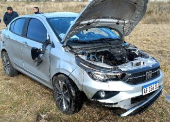 No hubo heridos en un vuelco en la Ruta 76 a pocos metros de La Gruta (video)
