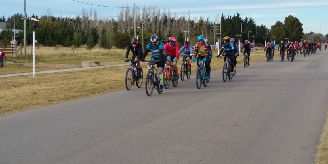 Yesica “Chiquita” Cantelmi junto a ciclistas del distrito y la zona recorrieron Circuito Chico