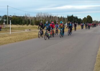 Yesica “Chiquita” Cantelmi junto a ciclistas del distrito y la zona recorrieron Circuito Chico