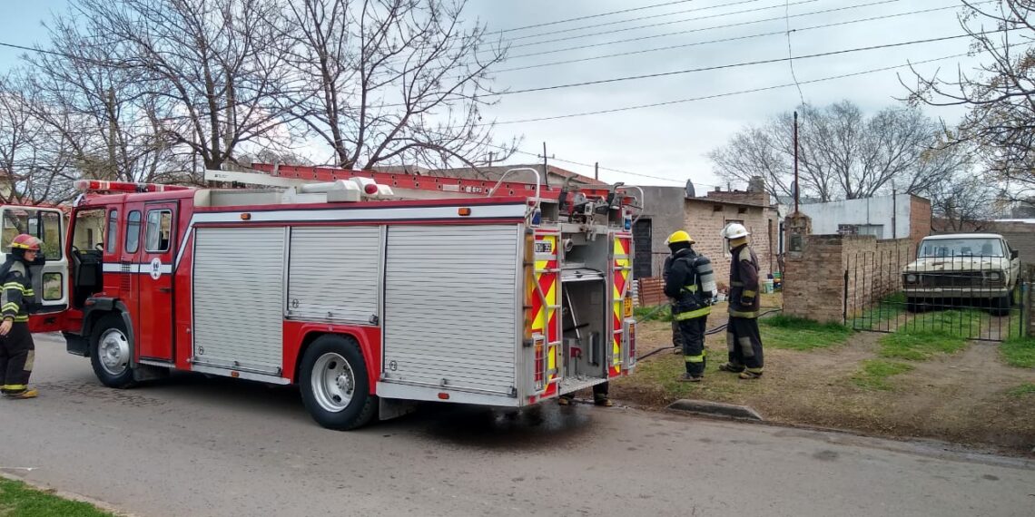 Principio de incendio en una casa ubicada sobre la Avda. Ameghino al 600 (Video)