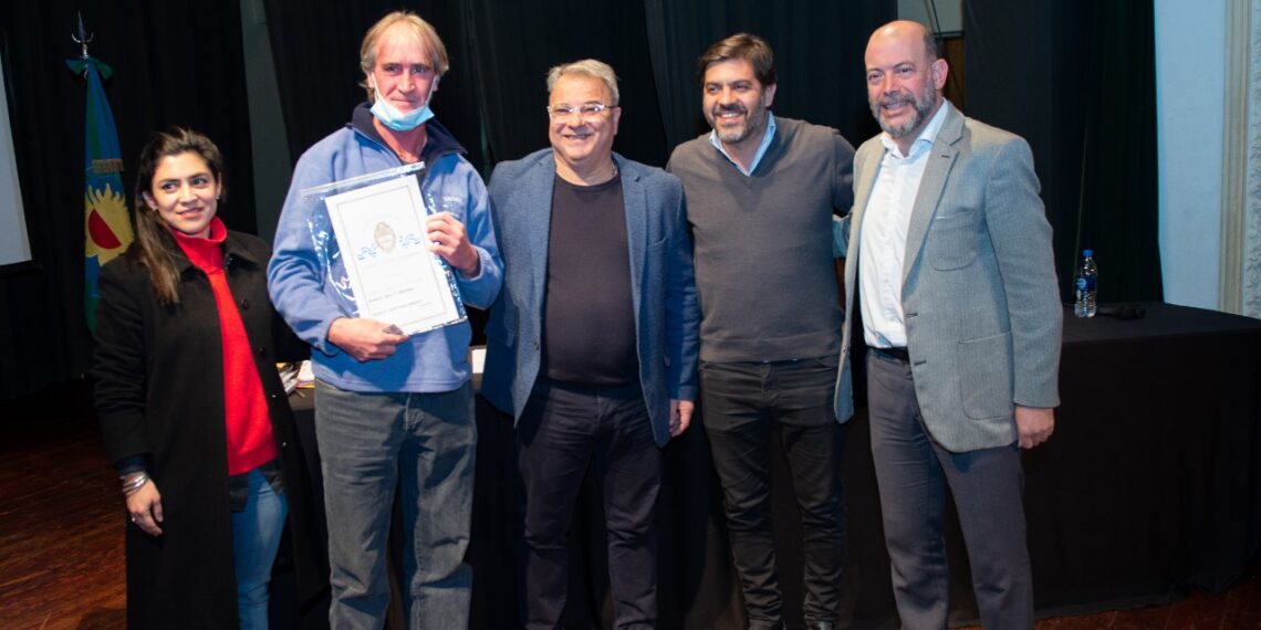 46 vecinos recibieron la escritura de sus viviendas