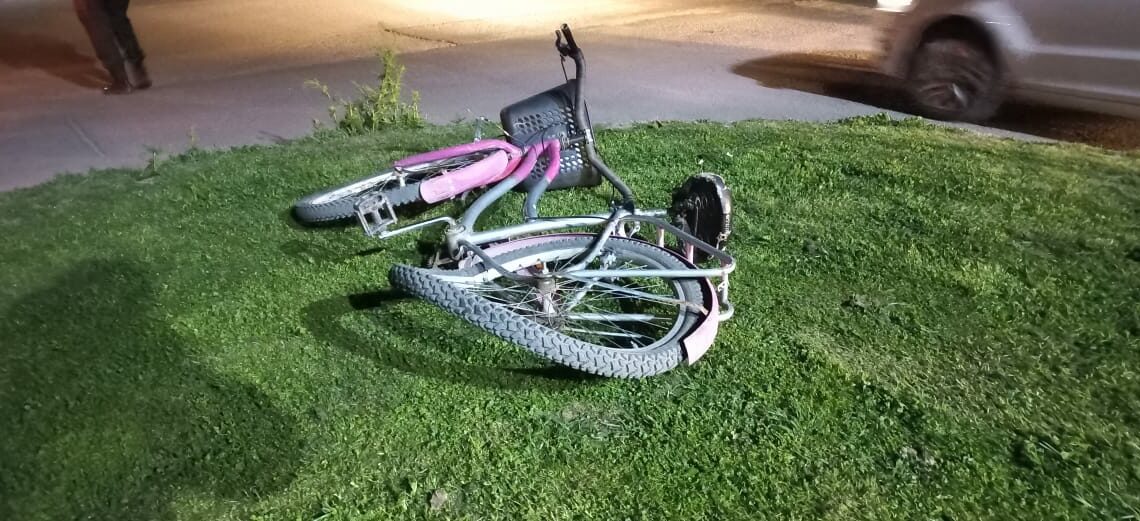 Choque entre una bicicleta y un auto