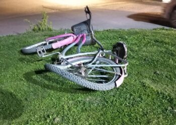 Choque entre una bicicleta y un auto