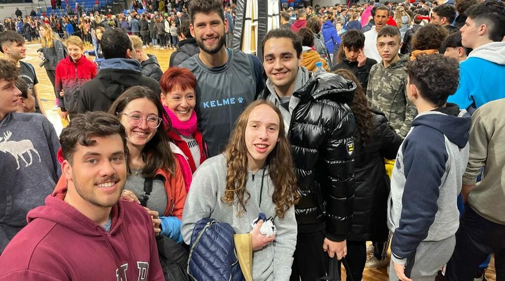 La Escuela Municipal de Básquet presenció un entrenamiento de la Selección Argentina