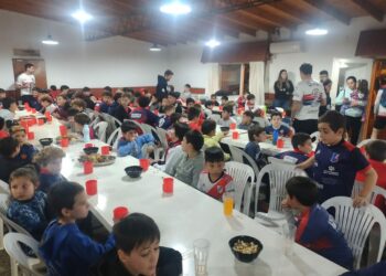 El fútbol de Automoto festejó el Día de la Niñez