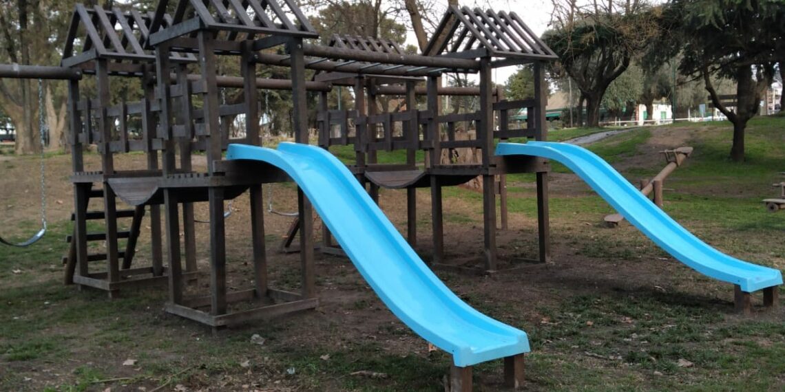 Tornquist Municipio instaló un nuevo juego en la plaza Eva Perón de Sierra de la Ventana