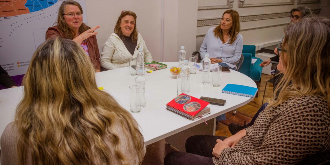 La Directora Regional del Ministerio de Las Mujeres, Políticas de Gènero y Diversidad Sexual PBA, Silvia Zaballa se reunió con la ministra Estela Diaz