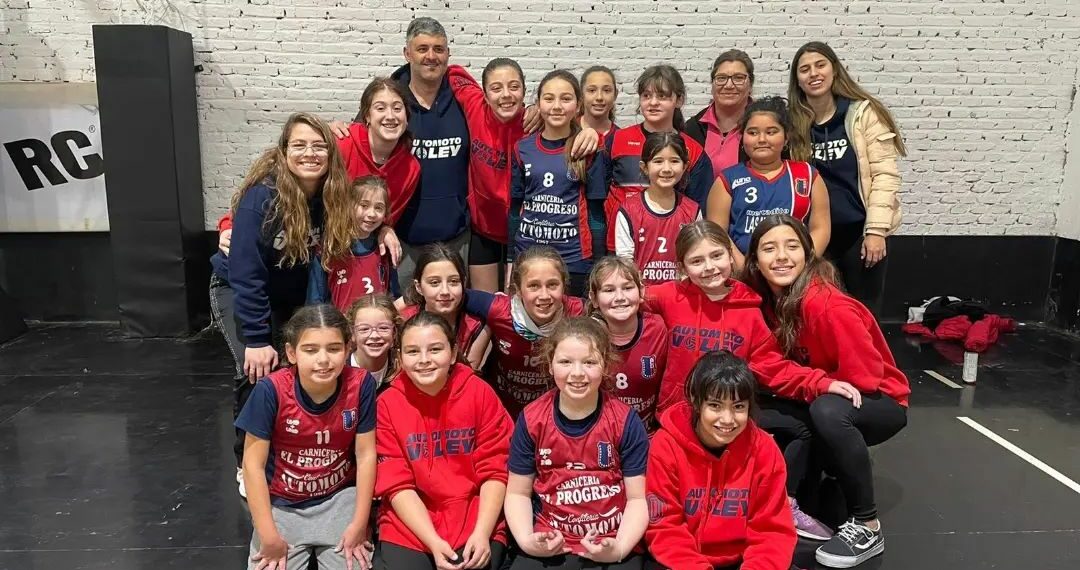Automoto Voley divide su agenda entre partidos oficiales de la ABV y encuentros amistosos (Video)