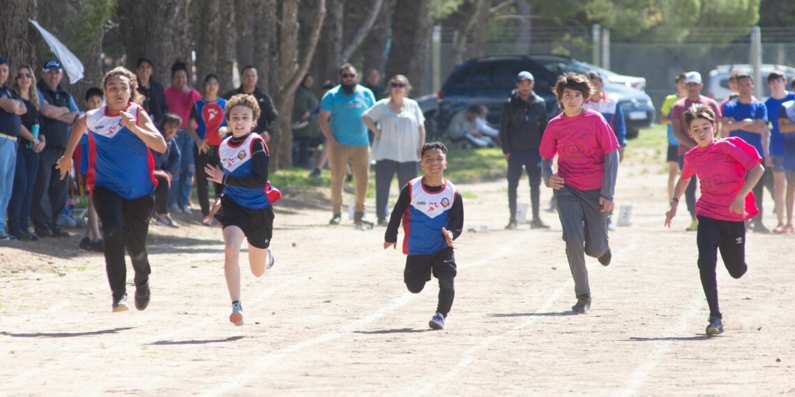 La Escuela Municipal de Atletismo celebró su 9° aniversario con un torneo en Tornquist (Fotos y resultados)