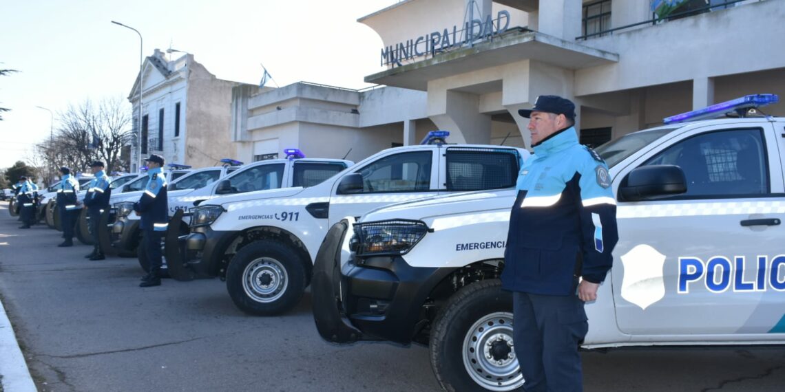 El ministro Sergio Berni entregó en Tornquist 9 patrulleros 0km y un módulo para la Policía Rural