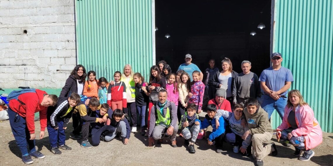 La planta de reciclado 3R recibió la visita de la Escuela N° 6