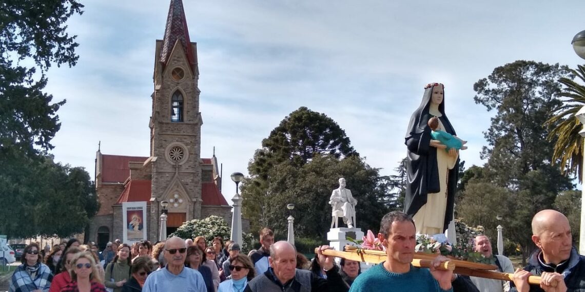 Fiestas Patronales: Vecinos participaron de la tradicional procesión con la imágen de Santa Rosa de Lima (Fotos y Video)