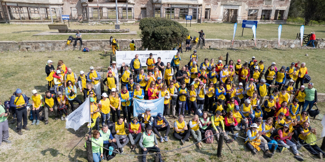 Vecinos del distrito y la región participaron de la actividad de trekking por la traza de La Trochita (Video)