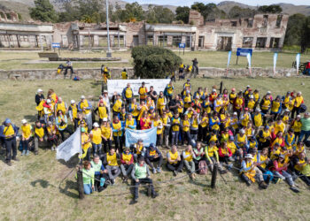 Vecinos del distrito y la región participaron de la actividad de trekking por la traza de La Trochita (Video)