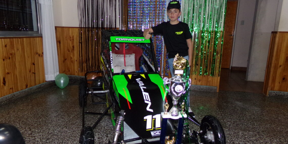 El piloto Valen Chuliver presentó su nuevo auto de micro-midget (Videos)