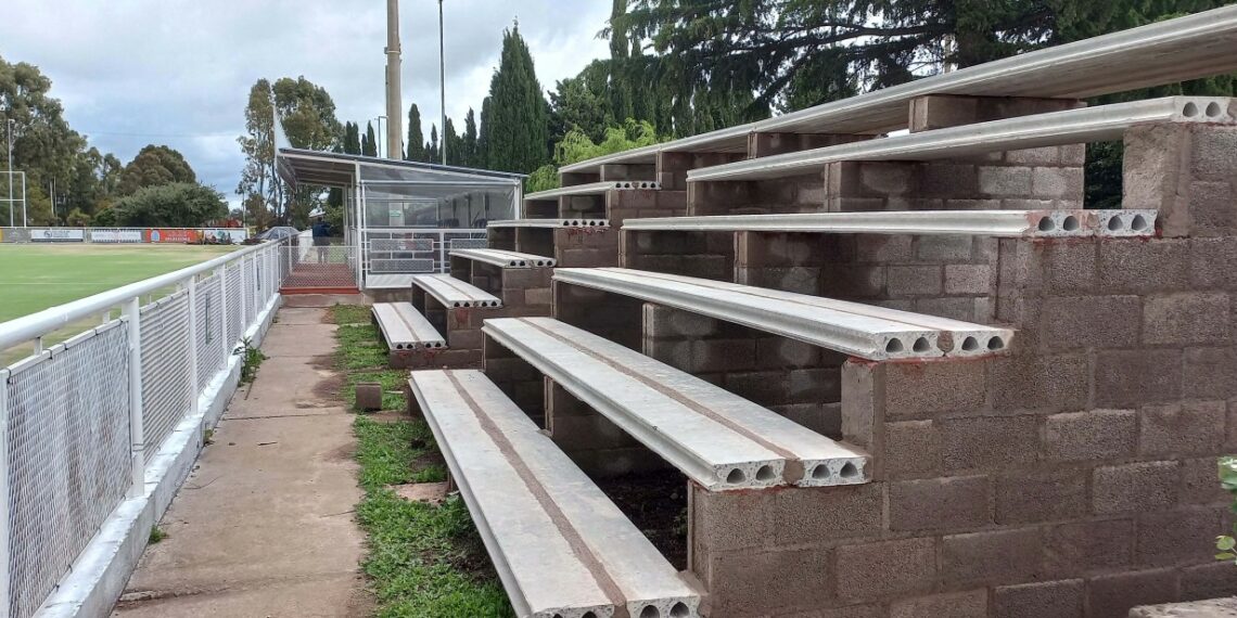 Continuan las obras en la cancha de hockey del Club Unión
