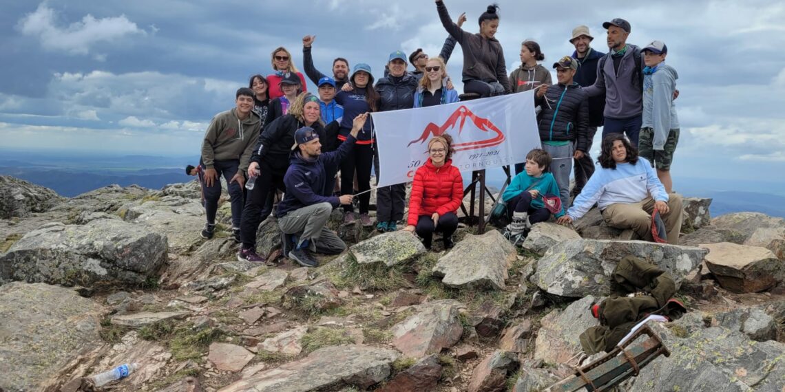 El CEF N° 9 organizó un ascenso al Cerro Tres Picos junto a escuelas del distrito (Fotos)