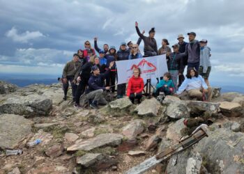 El CEF N° 9 organizó un ascenso al Cerro Tres Picos junto a escuelas del distrito (Fotos)