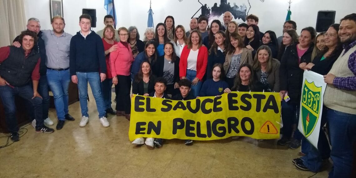 Alumnos del Instituto Fortín Pavón utilizaron la Banca 13 de la Juventud (Videos)