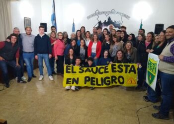 Alumnos del Instituto Fortín Pavón utilizaron la Banca 13 de la Juventud (Videos)