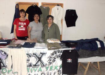 Se realiza en el Salón Parroquial la Feria de Artesanos, Productores y Manualistas (videos y fotos)