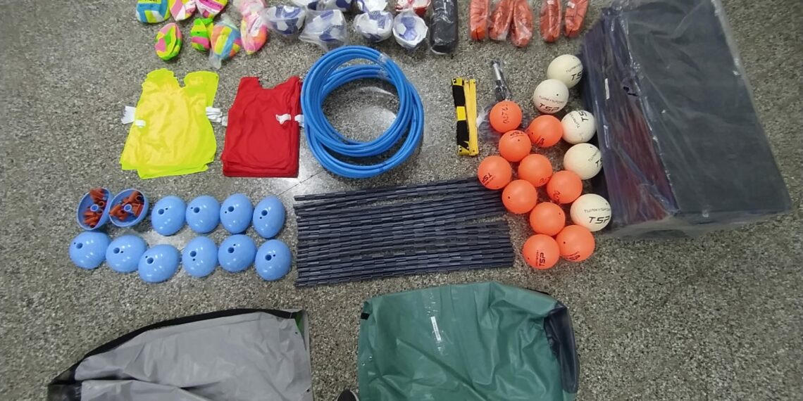 El Consejo Escolar entregó materiales deportivos para escuelas secundarias del distrito