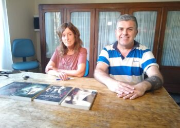 Conversatorio en la Biblioteca Popular E. Tornquist junto al escritor internacional Guillermo Martínez (Videos)