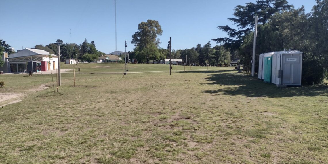 Se instalaron baños en el predio del Centro Cultural