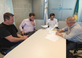 Bordoni firmó un convenio para la construcción de 32 viviendas en Tornquist