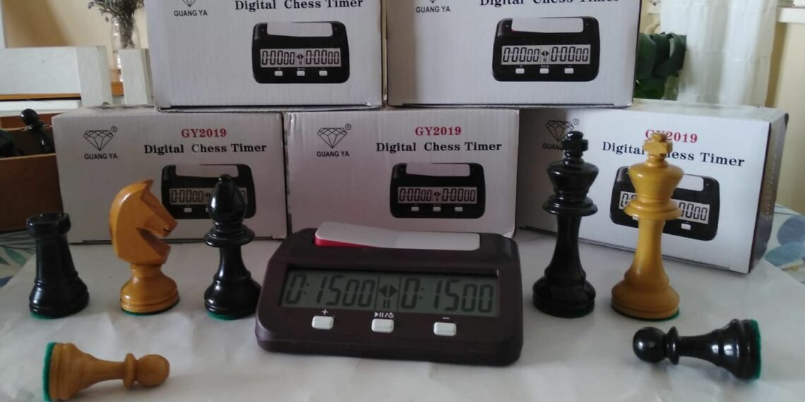 Se adquirieron cinco relojes digitales para competiciones de ajedrez