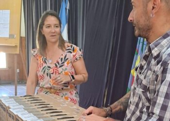 Entrega de netbooks del Programa Conectar Igualdad en el distrito