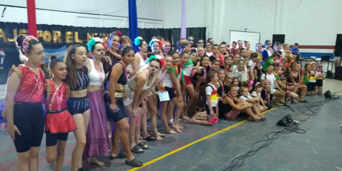 Acrobacias sobre telas: “Abre Tus Alas” realizó un viaje por el mundo (Videos)