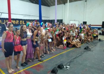 Acrobacias sobre telas: “Abre Tus Alas” realizó un viaje por el mundo (Videos)