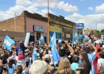 “ARGENTINA CAMPEON MUNDIAL” y Tornquist fue una fiesta (fotos y videos)