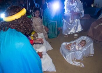 Los Reyes Magos llegaron con su magia al Sum del Barrio Sur (fotos y próximamente videos)