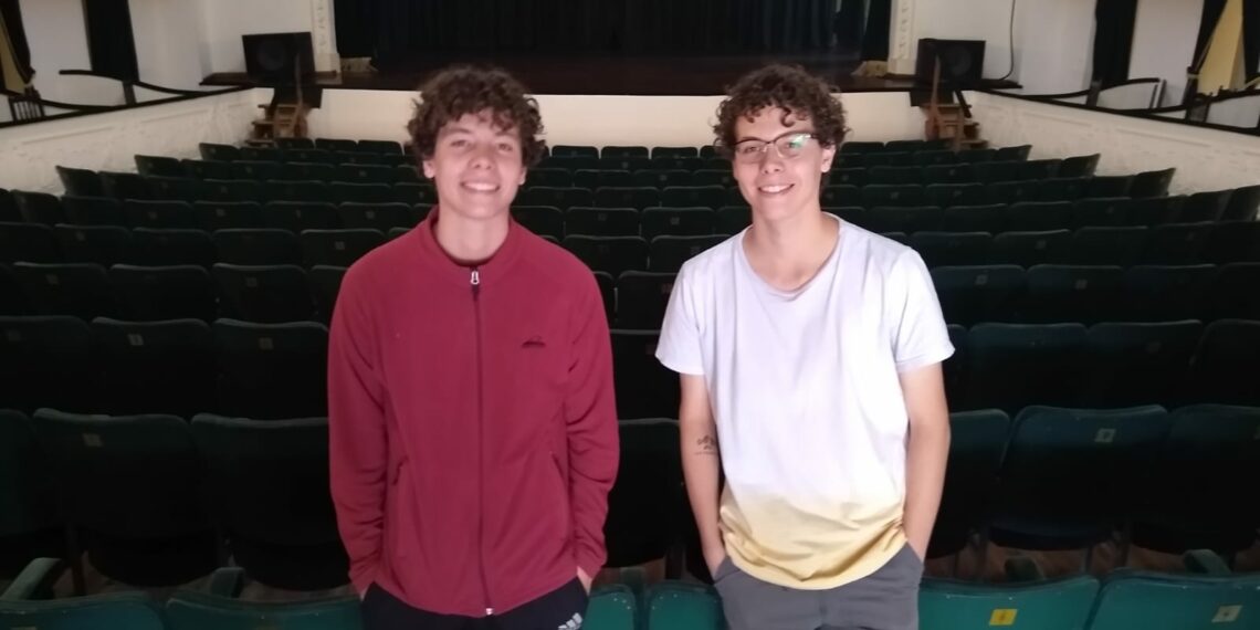 Agustín y Matías Ciancia se encuentran filmando una película basada en hechos ocurridos en Tornquist en la década del ´50 (Video)