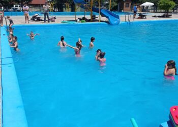 La Escuela de Natación para niños y adultos continuará hasta el 2 de febrero
