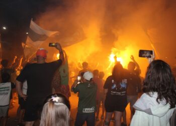 Color y alegría en un concurrido banderazo que reunió al pueblo verde (fotos y próximamente videos)
