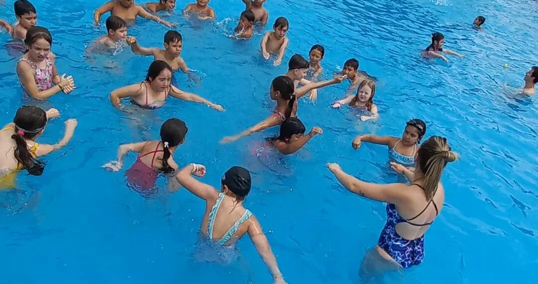 Automoto y Unión junto al Municipio invitan a una jornada recreativa en las piscinas de Tornquist (Videos)