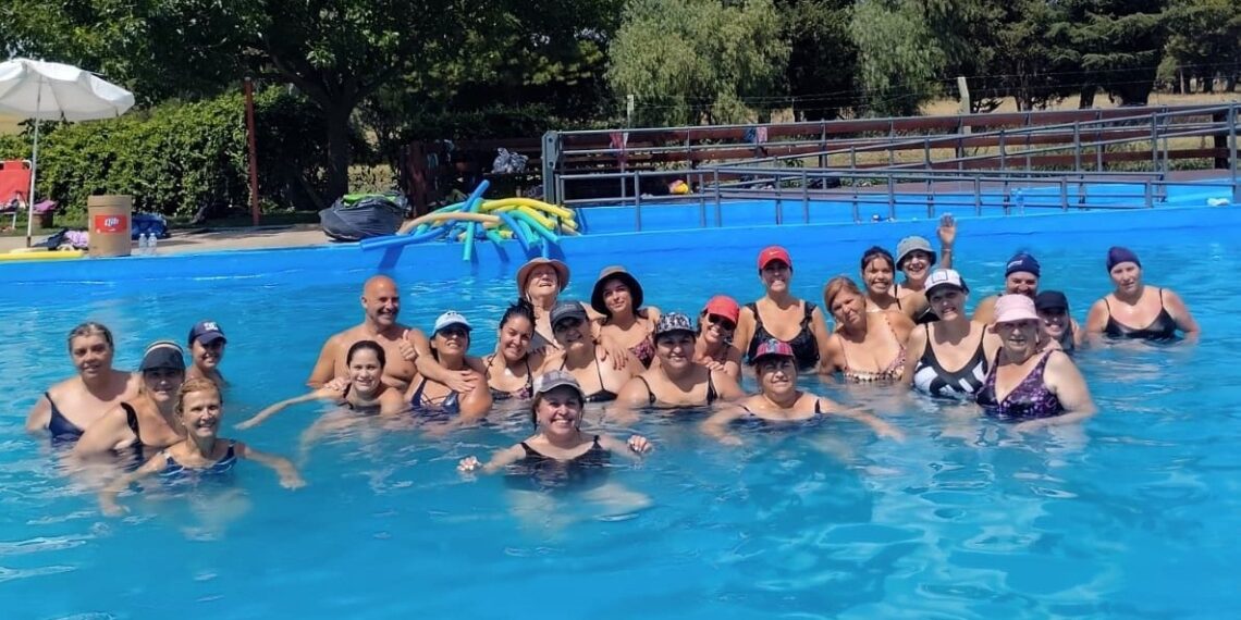 Una de las actividades acuáticas más solicitadas en este verano es aquagym (Video)